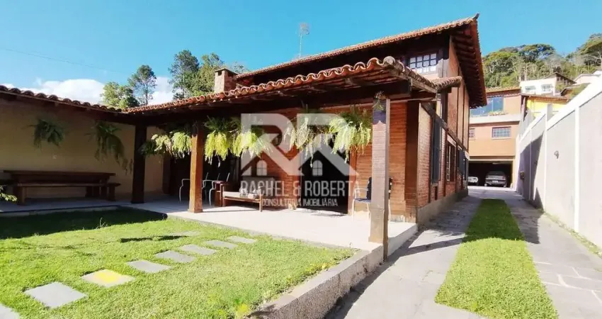 Casa espaçosa e dois apartamentos em excelente localização na tijuca