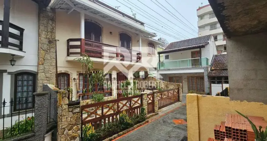 Casa ampla com 3 andares no bairro do alto – próxima à feirinha