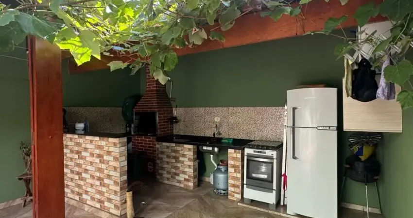Lindo sobrado com 3 suítes no Village das Flores.