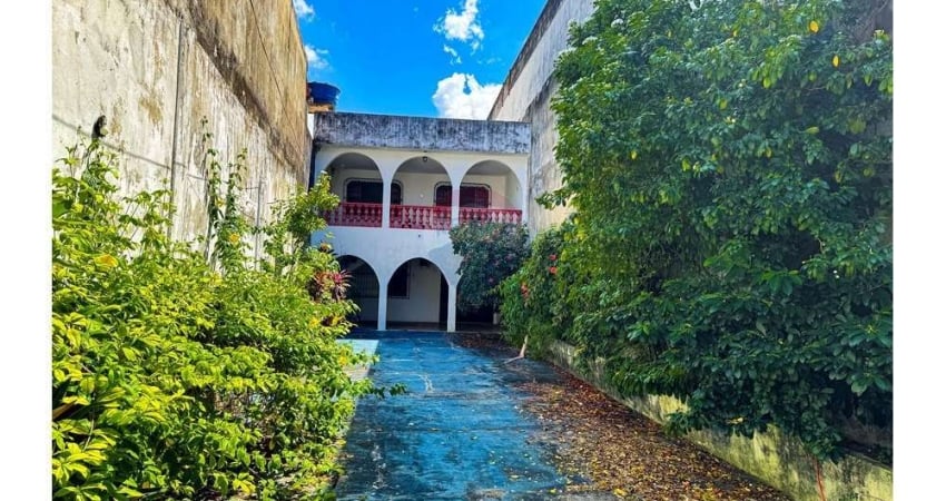 Casa no Centro - A localização central permite fácil acesso a todos os pontos de interesse de Manaus.