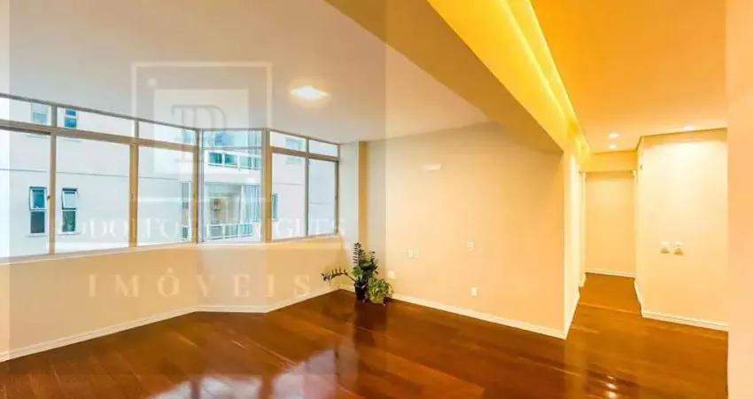Apartamento 100% Reformado à Venda no Cocó | 128m² | Próx. Praça Martins Dourado