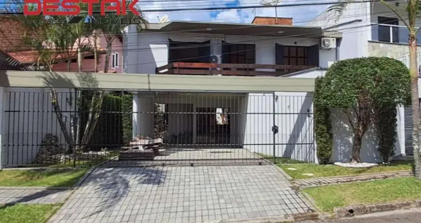 Casa a venda no condominio nova caieiras, ambientes amplos e confortaveis.