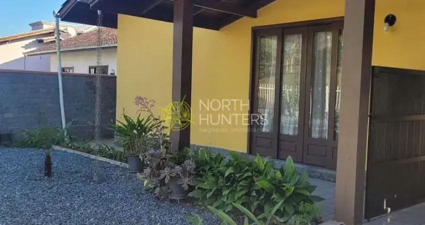 Casa com 4 dormitórios à venda, 220 m² por R$ 636.000 - Averbada com placas solares -  Vila Nova -