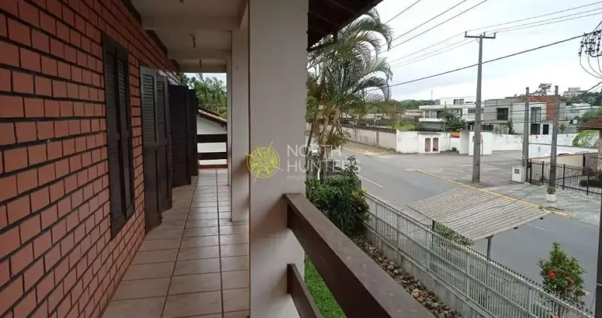 Casa proximo ao Hospital  Bethesda, com 5 dormitórios sendo uma suíte master