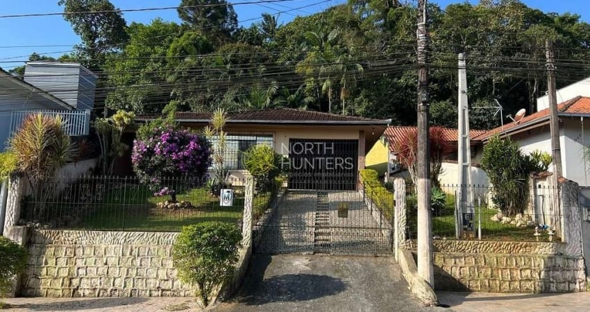 Casa Averbada com terreno de 1013m², com 3 dormitórios