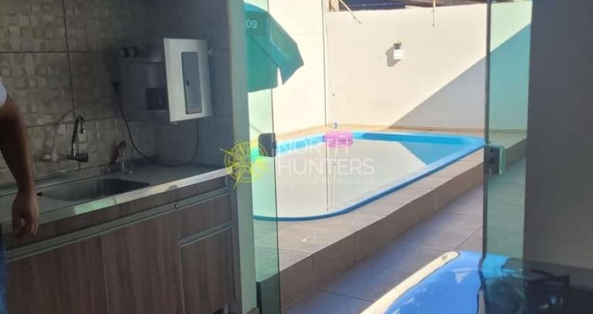 Casa com 190m² construído com  piscina e área de festa