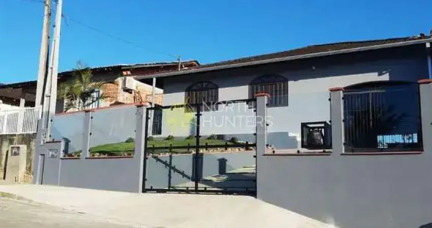 Oportunidade: Casa com 140m² de área construida em alvenaria, estuda  troca por apartamento na regi