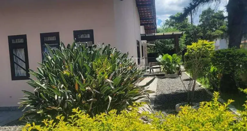 Casa à venda, Itaum com 4 dormitórios sendo uma suíte.  Joinville, SC