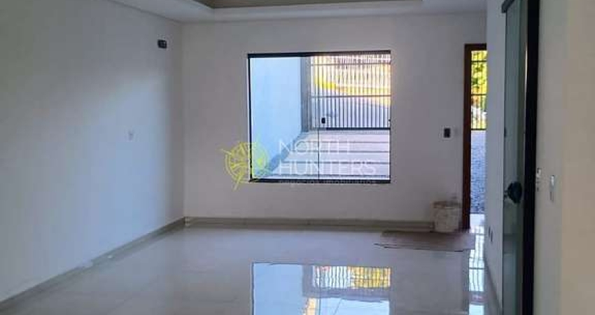 Casa Geminada com 1 suíte mais dois  dormitórios.