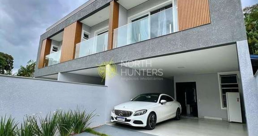 Casa alto padrão, semi mobiliada à venda no bairro Floresta, Joinville, SC