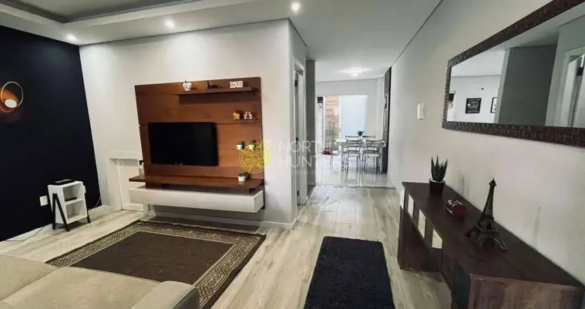 Casa geminada  à venda com duas suítes. Estuda carro como parte da negociação.