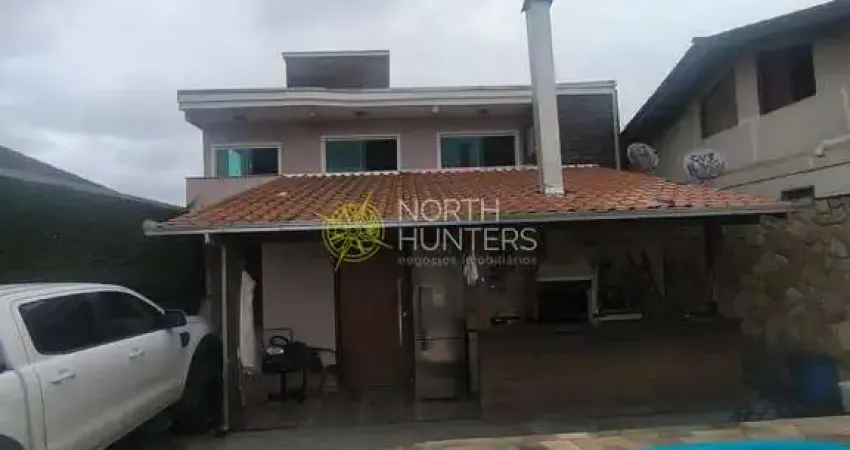 Casa à venda com piscina, e 4 dormitórios, sendo duas suítes no jardim iririú, joinville, sc