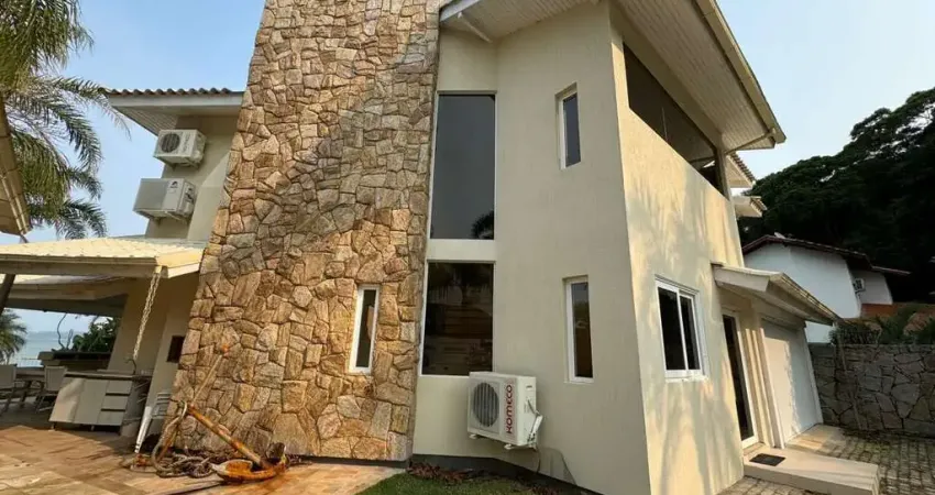 Casa Pé na Areia de Alto Padrão em Governador Celso Ramos