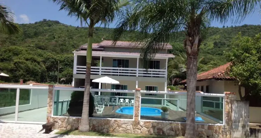 Casa Sobrado com Piscina na Praia de Palmas - Governador Celso Ramos/SC