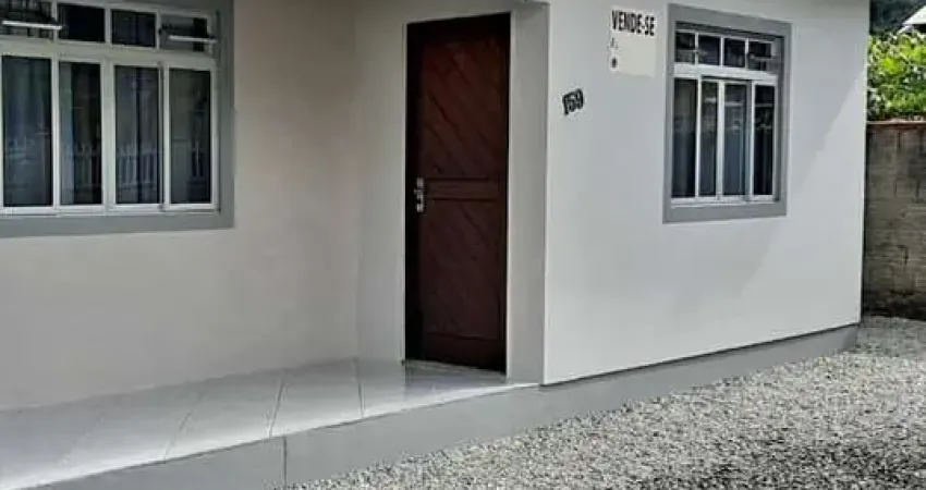 Casa com 03 Dormitórios próximo a Praia Grande em Gov. Celso Ramos-SC