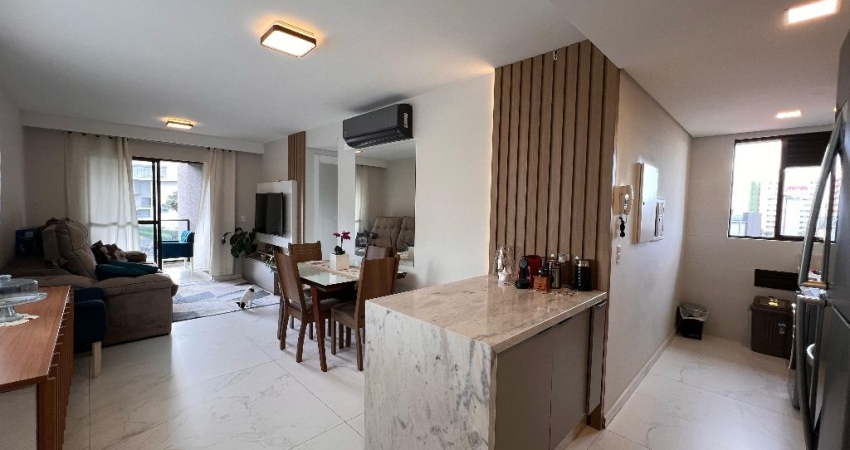 Apartamento com 2 vagas no Portão