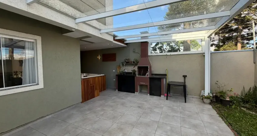 Se você busca conforto, privacidade e um espaço cheio de estilo, vai se encantar com este sobrado triplex ampliado