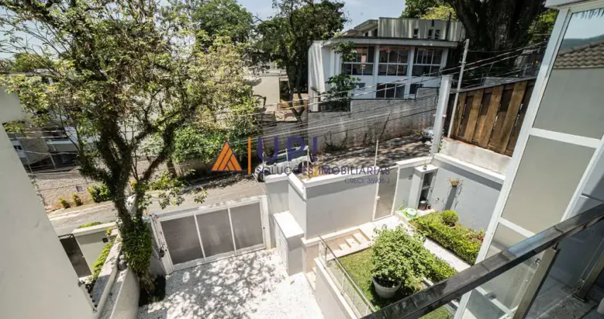 Casa alto padrão no tremembé, 7 vagas de garagem com 400m de área construída