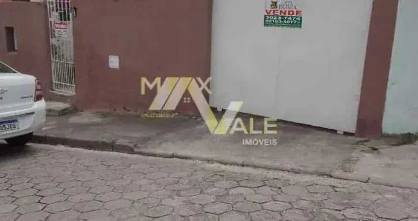Casa com 3 dormitórios à venda, 250 m² por R$ 455.000 - Jardim Califórnia - Jacareí/SP