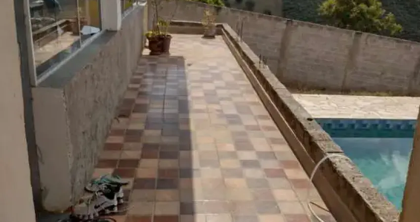 Chácara a venda, localizada em Campo Limpo Paulista - SP. Fica a  50Km do município de  São Paulo. O terreno mede 1150m2  e área construída de 250