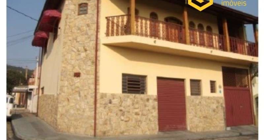 Casa a venda  em Jundiaí no bairro Vila Rami, está  locada a casa e o salão  Residência de médio para alto padrão contendo:- Sala para 3 ambientes