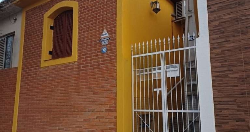 CASA A VENDA LOCALIZADA NA VILA PROGRESSO JUNDIAÍ-SP. CONTENDO 3 QUARTOS, SALA, BANHEIRO SOCIAL E COZINHA. São151,0 m² de área util, e 169 m² terreno.