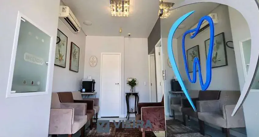 Sala comercial com 3 salas à venda na Rua Guararema, Tabuleiro, Camboriú