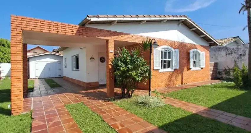 OPORTUNIDADE DE VENDA NA PRAIA GRANDE Excelente oportunidade de moradia ou investimento, a apenas 100 metros da praia em Praia Grande! 700m² de área