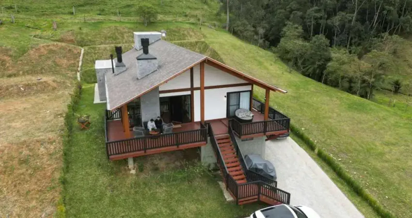 Casa para Venda em Rancho Queimado, Invernadinha, 4 dormitórios, 2 suítes, 4 banheiros, 8 vagas