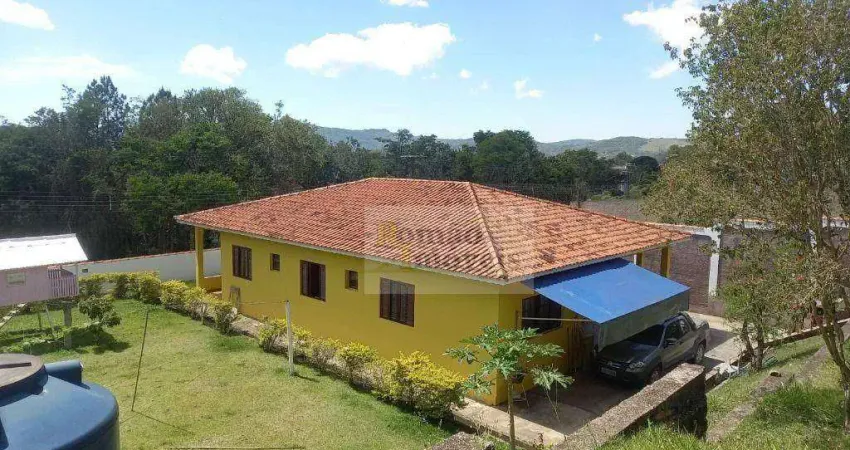 Encantadora chácara em mairiporã com 3 quartos, pomar e casa de boneca suspensa!