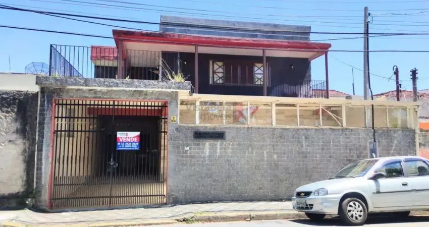 Casa à venda, 3 quartos, 1 suíte, 4 vagas, Centro - Taubaté/SP