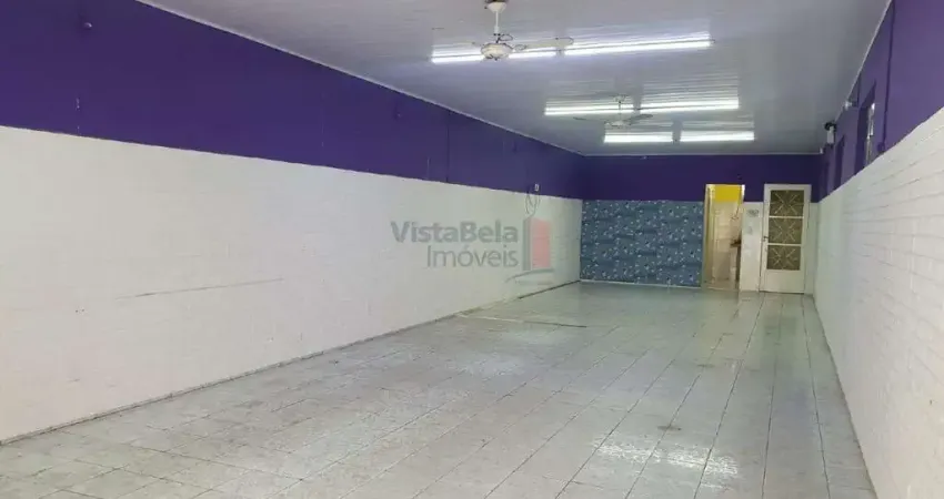 Ponto comercial para locação no coração da cidade, ao lado do mercado municipal, com amplo salão, 2 banheiros e uma cozinha com camara fria.