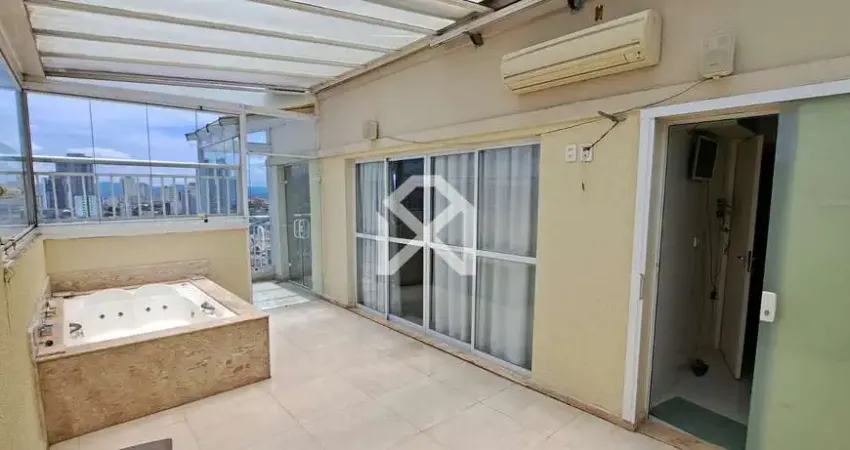 Apartamento cobertura de 136m, 3 suítes; área externa coberta com teto solar automatizado e banheir