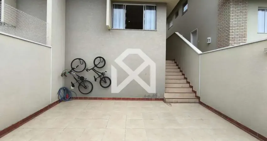 Casa à venda com terreno de 150m², 118m² de Área construída, 3 dormitórios, 3 suítes, 2 Vagas de ga