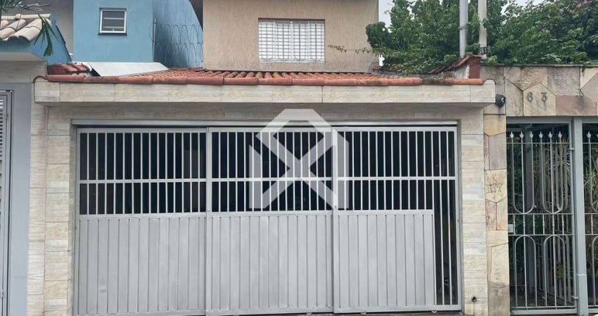 Sobrado à venda com 180m, 3 dormitórios, 2 suítes, 2 vagas de garagem, Com quintal, Jardim Aricandu
