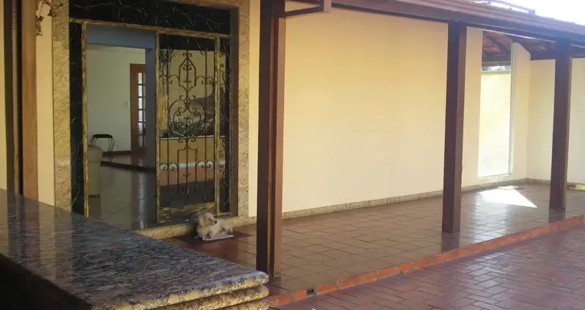 Casa com 4 quartos à venda no Heliópolis, Belo Horizonte 