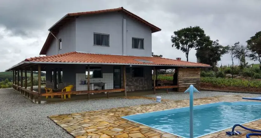 VENDE FAZENDA EM ITAGUARA DE PORTEIRA FECHADA COM 45 HECTARES.