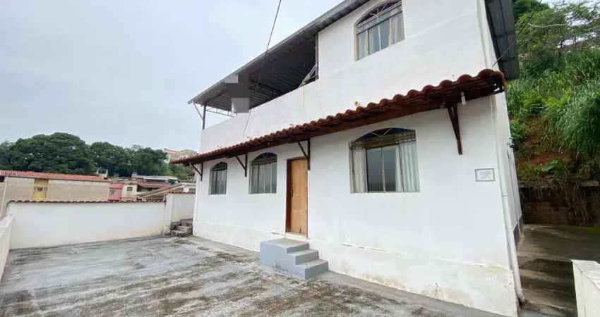 CASA DE TRÊS QUARTOS NO BAIRRO APARECIDA