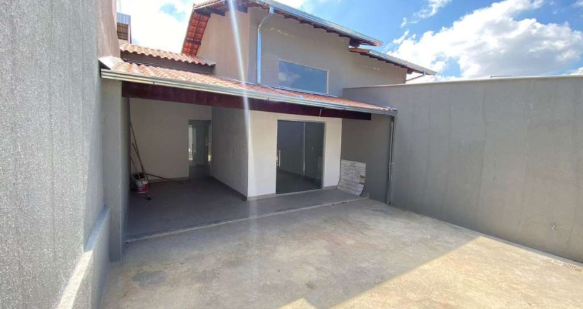 CASA GEMINADA DE TRÊS QUARTOS A VENDA NO BAIRRO PARQUE LEBLON