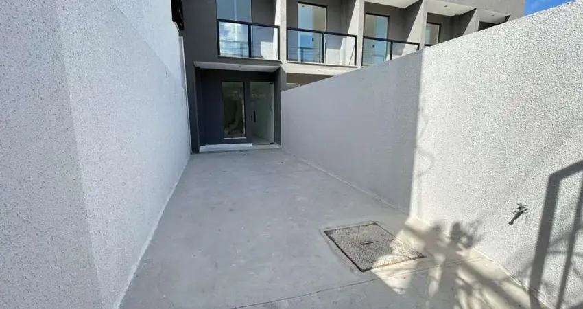 Casa geminada de dois quartos no Bairro São João Batista