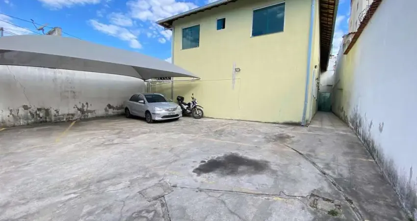 Casa de dois quartos no Bairro Santa Mônica
