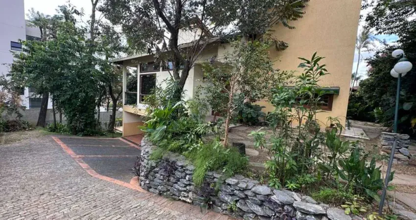 Excelente casa pra quem procura espaço e tranquilidade!