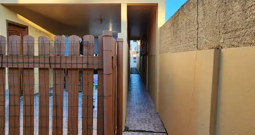 Casa com 2 quartos para alugar na Rua César Augusto de Souza, Carianos, Florianópolis