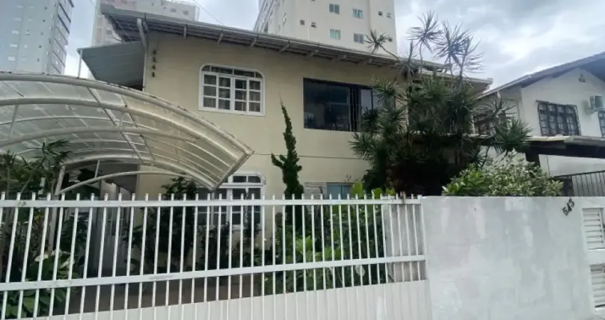 Casa para alugar na Rua 236, 543, Meia Praia, Itapema