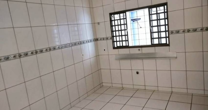 Casa com 2 Quartos, 2 vagas de garagem à venda - Sarandi - PR