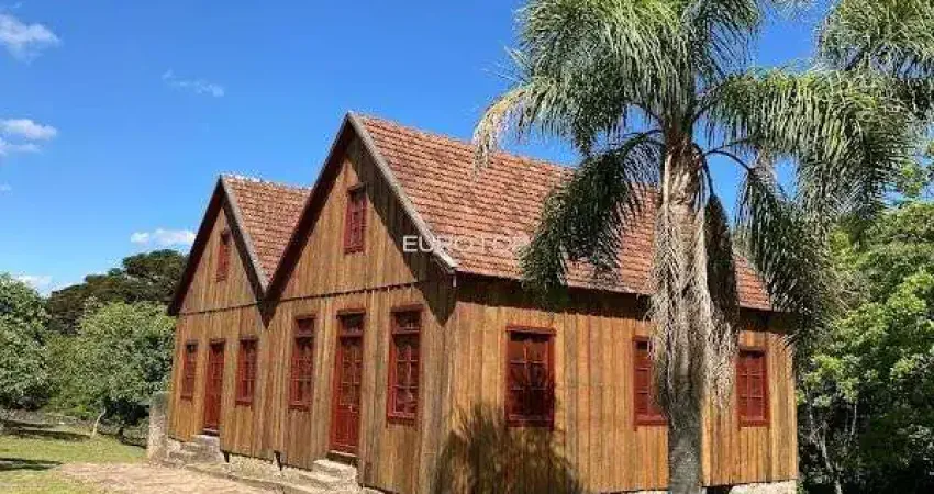 Excelente área com casa antiga!