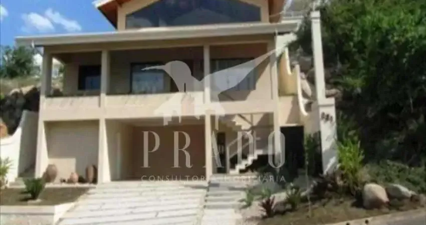 CASA EM CONDOMÍNIO FECHADO