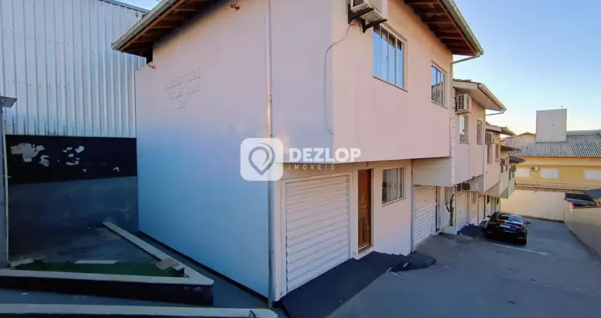 Casa com 2 quartos à venda na Rua Dona Carola, 586, Serraria, São José