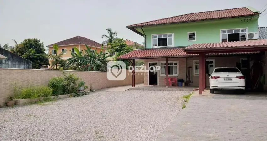 Casa à venda em Rio Caveiras, Biguaçu – SC | Terreno grande
