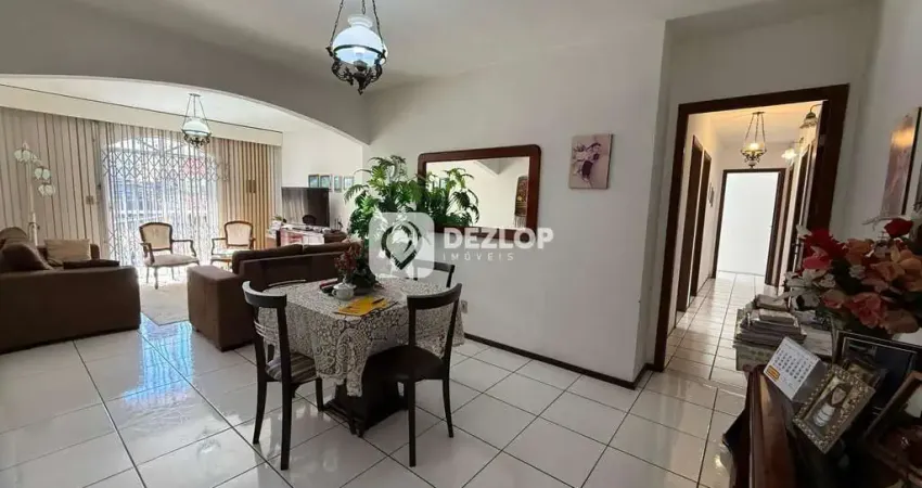 Casa à venda em Barreiros, São Jose - SC | Residencial e Comercial